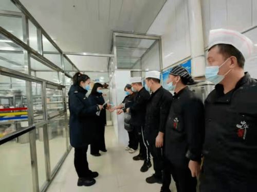 扎魯特旗市場監(jiān)督管理局全力保障“兩會”期間餐飲服務食品安全
